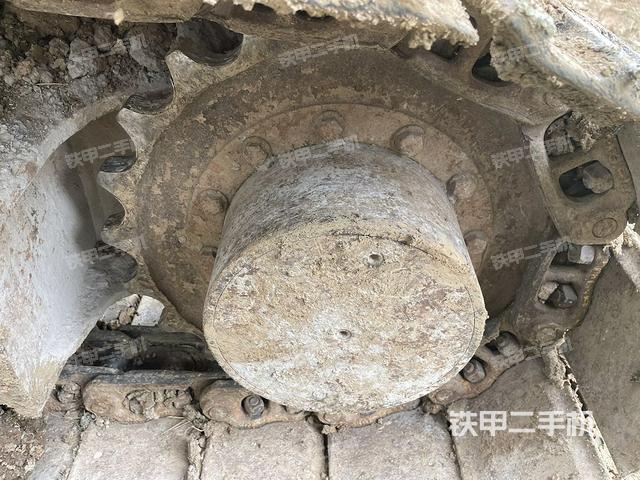 單側(cè)履帶整體(整機(jī)外觀) 單側(cè)履帶整體(整機(jī)外觀)