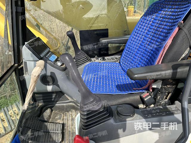 駕駛室整體(整機外觀) 駕駛室整體(整機外觀)