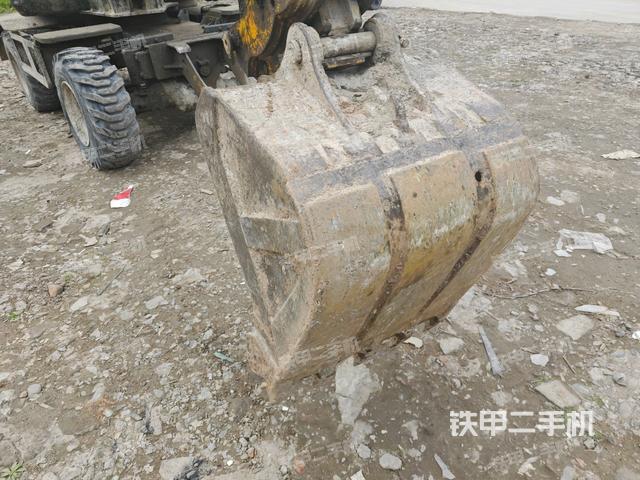 鏟斗45度(工作和回轉(zhuǎn)裝置) 鏟斗45度(工作和回轉(zhuǎn)裝置)