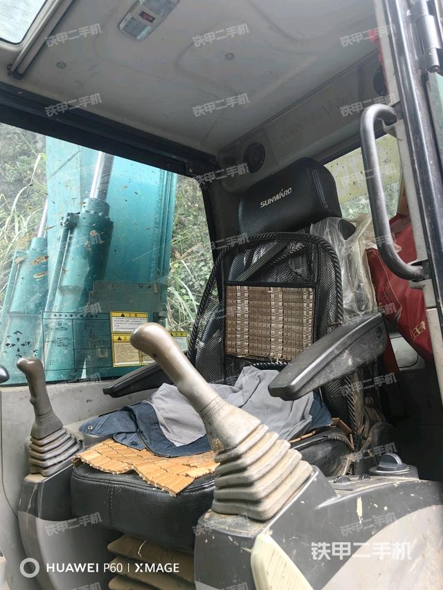 駕駛室整體(整機外觀) 駕駛室整體(整機外觀)