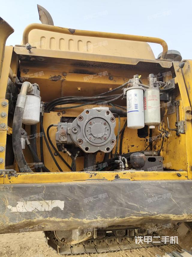 液壓泵艙室正面整體(整機(jī)外觀) 液壓泵艙室正面整體(整機(jī)外觀)