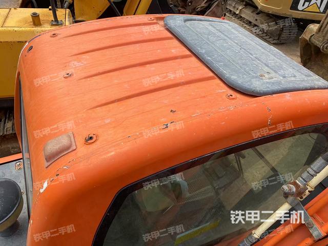 驾驶室顶部（整机外观）