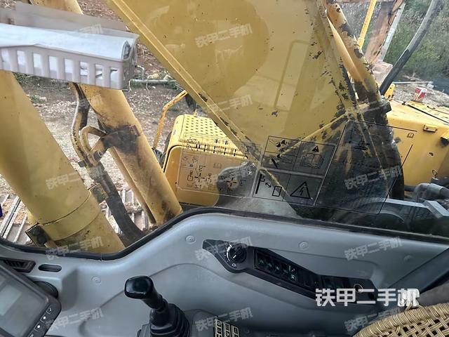 液壓泵艙室正面整體(整機(jī)外觀) 液壓泵艙室正面整體(整機(jī)外觀)