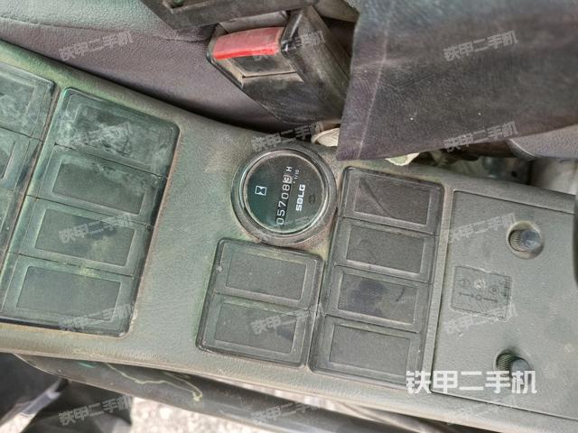 駕駛室整體(整機外觀) 駕駛室整體(整機外觀)