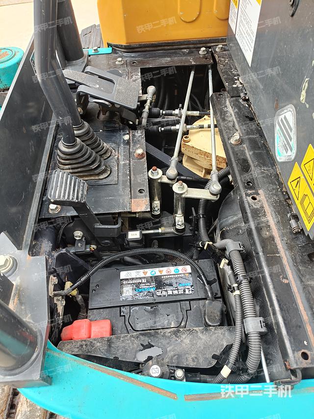 回转马达和主控阀（整机外观）