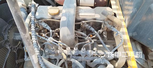 駕駛室整體(整機(jī)外觀) 駕駛室整體(整機(jī)外觀)
