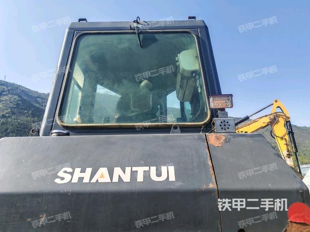 駕駛室外頂部全景(推土機駕駛室) 駕駛室外頂部全景(推土機駕駛室)