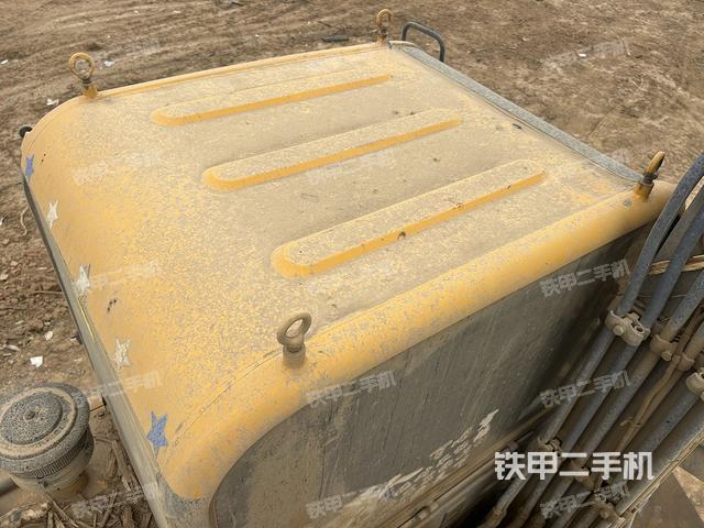 駕駛室頂部(整機外觀) 駕駛室頂部(整機外觀)