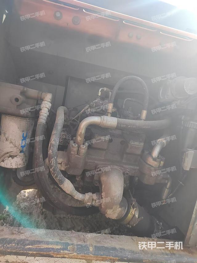 液壓泵艙室正面整體（整機(jī)外觀）