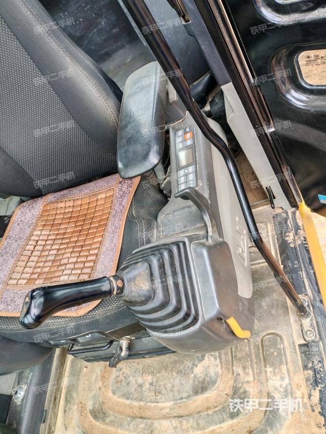 座椅左側(cè)控制臺/音響/含左手柄（駕駛室部分）