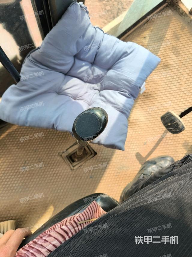 右側(cè)正面照（壓路機駕駛室）