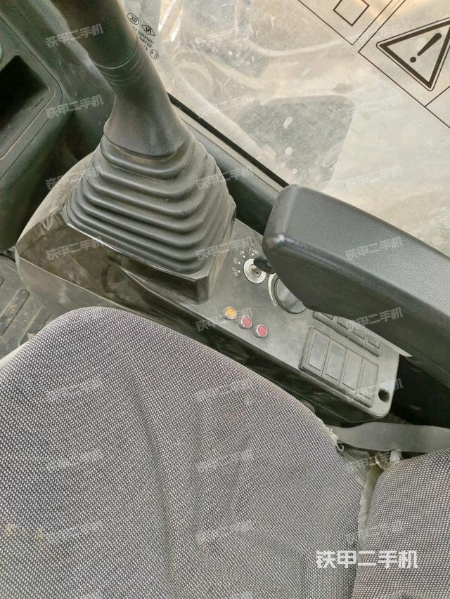 座椅左側(cè)控制臺/音響/含左手柄（駕駛室部分）