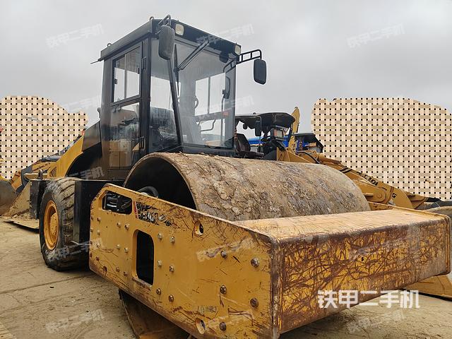 整机右侧（设备外观及核心部件）