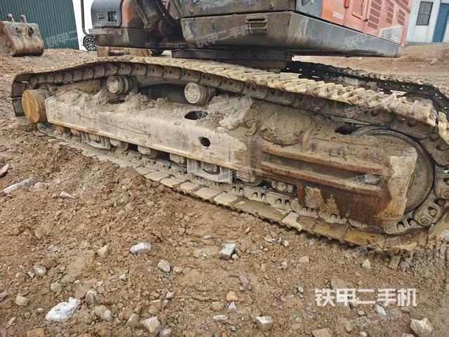 單側(cè)履帶整體（整機(jī)外觀(guān)）