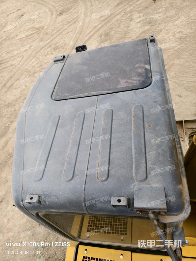 駕駛室頂部(整機外觀) 駕駛室頂部(整機外觀)