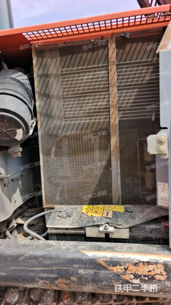 散熱器正面(大件艙室) 散熱器正面(大件艙室)