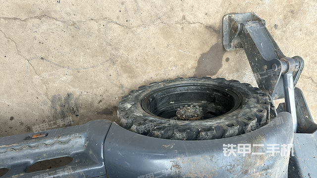 單側(cè)履帶整體(整機外觀) 單側(cè)履帶整體(整機外觀)