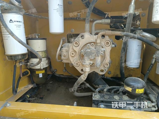 液壓泵艙室正面整體（整機(jī)外觀）