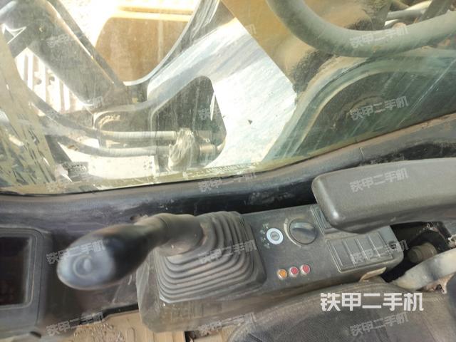 座椅右側(cè)控制臺(tái)/鑰匙門(mén)/油門(mén)/含右手柄（駕駛室部分）