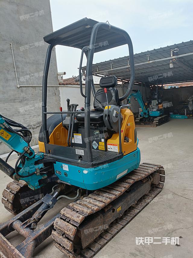 驾驶室顶部（整机外观）