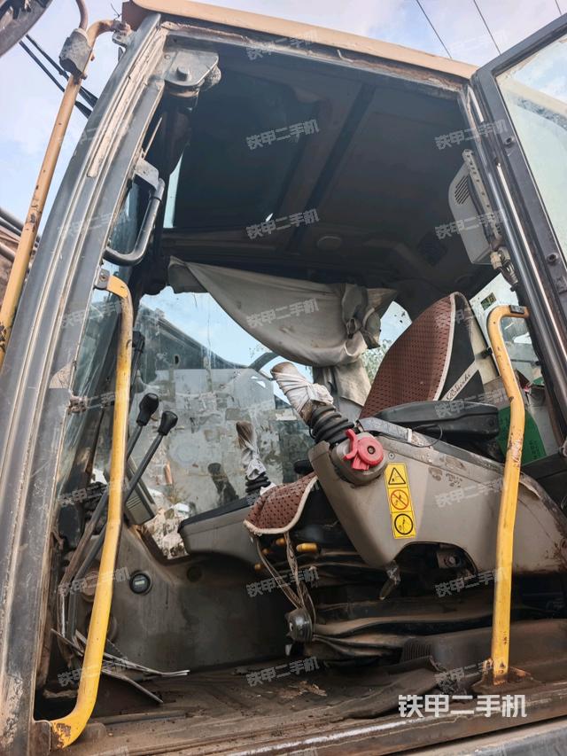 駕駛室整體（整機(jī)外觀）