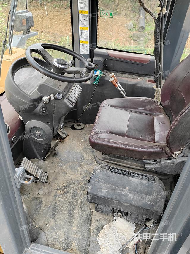 駕駛室工作臺（整機(jī)外觀及大件）