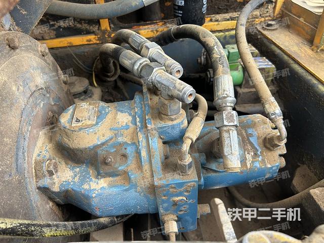 液壓泵艙室正面整體（整機(jī)外觀）