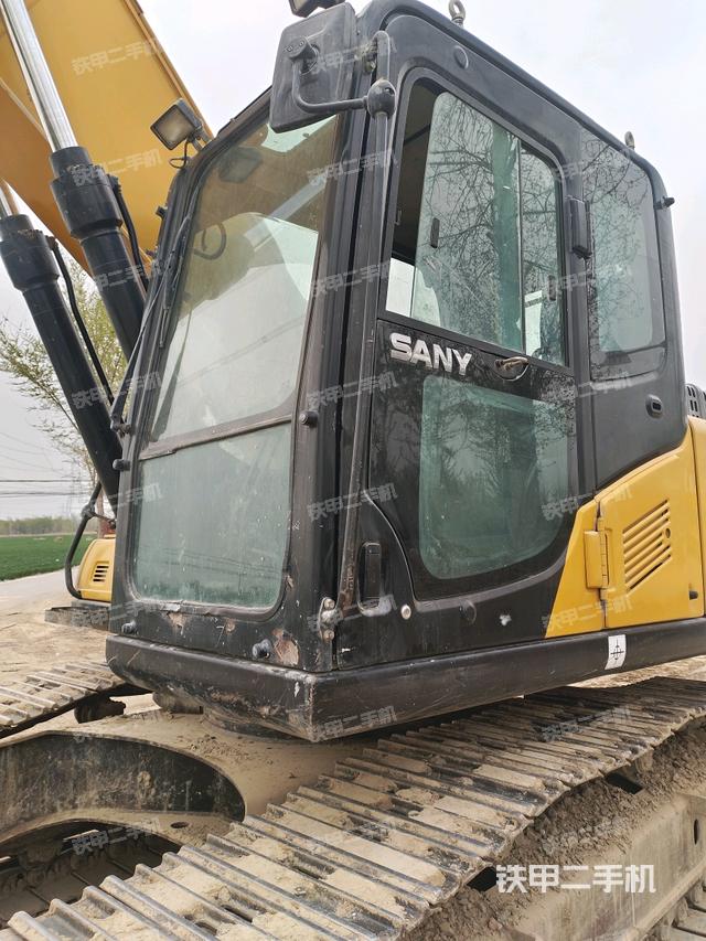 駕駛室左前45度（駕駛室部分）