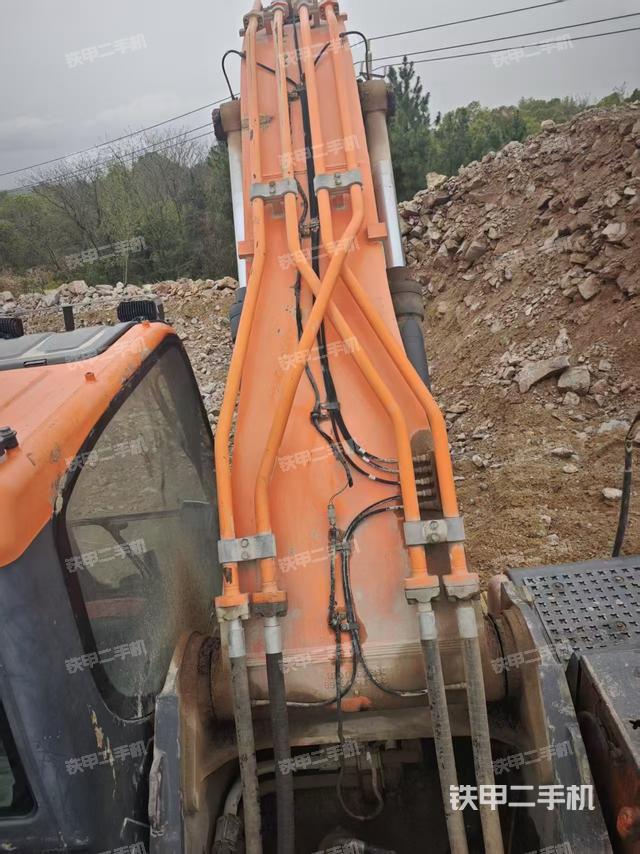 駕駛室頂部（整機(jī)外觀(guān)）