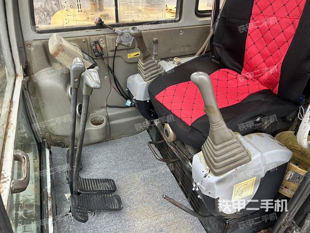 駕駛室整體（整機(jī)外觀）