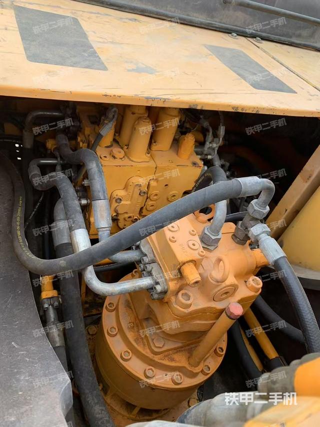 回轉(zhuǎn)馬達(dá)和主控閥（整機(jī)外觀）