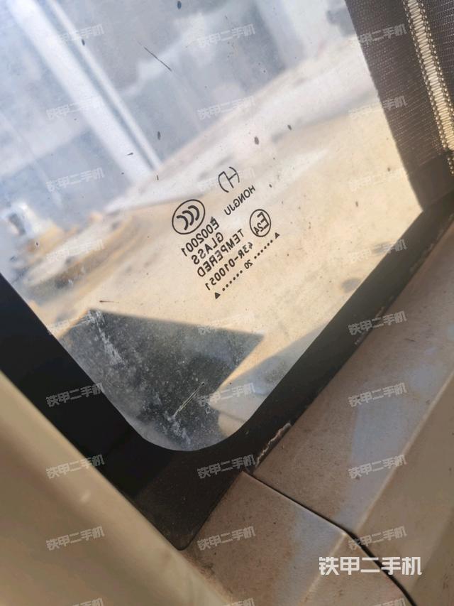 左后方玻璃角標(biāo)（駕駛室部分）