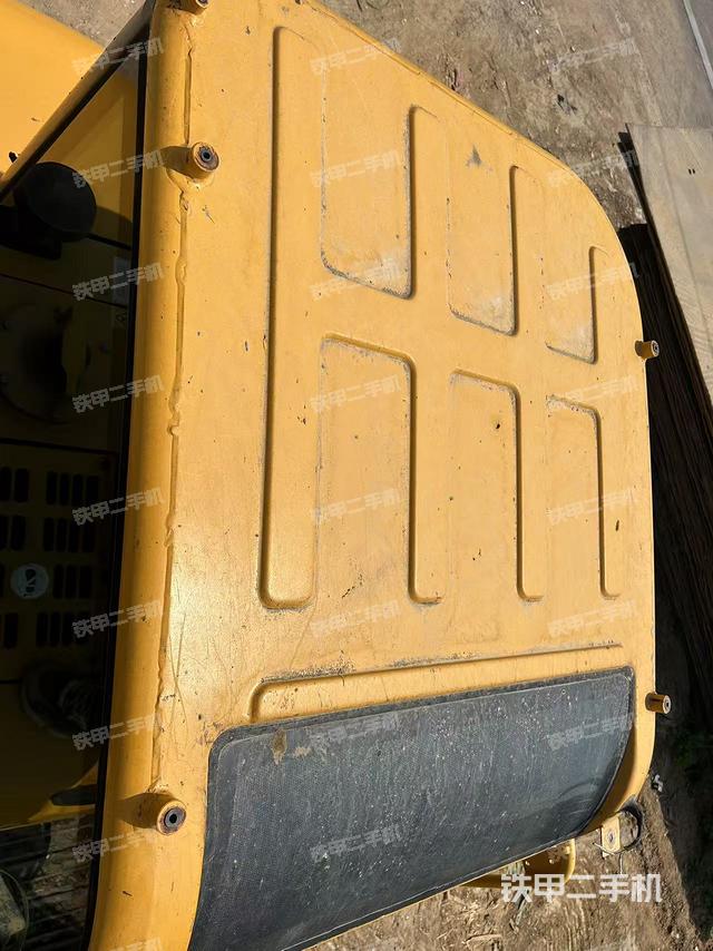 驾驶室顶部（整机外观）