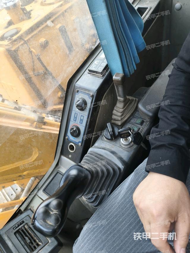 座椅左側(cè)控制臺(tái)/音響/含左手柄（駕駛室部分）