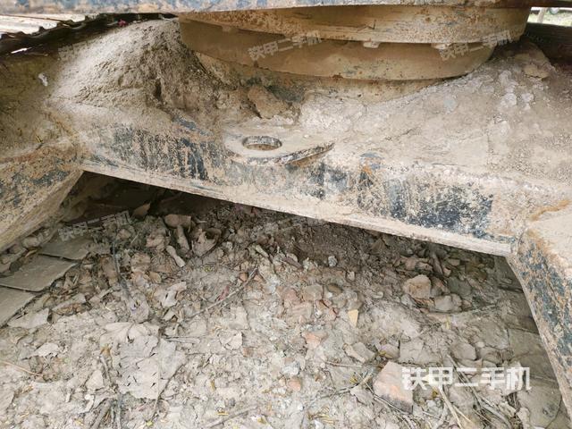 轉(zhuǎn)盤和下車架正前（工作和回轉(zhuǎn)裝置）