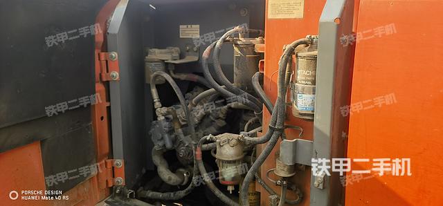 液壓泵艙室正面整體（整機(jī)外觀）