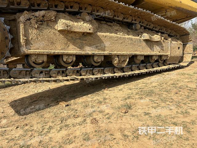 單側(cè)履帶整體(整機外觀) 單側(cè)履帶整體(整機外觀)