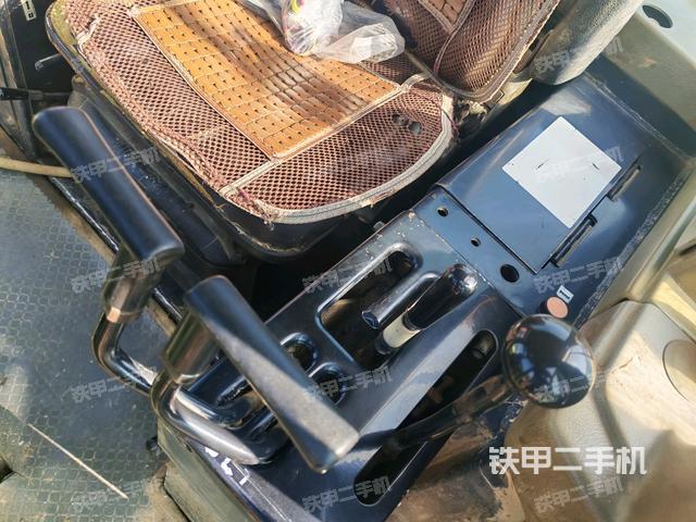 操作手柄左(推土機駕駛室) 操作手柄左(推土機駕駛室)