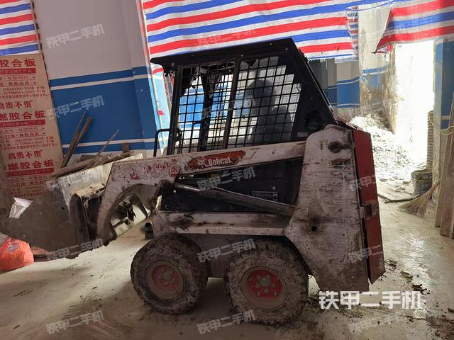 整機右后45°(設(shè)備外觀及核心部件) 整機右后45°(設(shè)備外觀及核心部件)