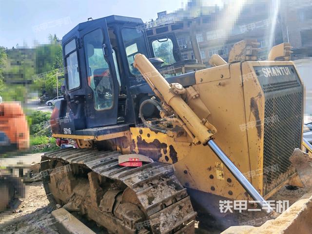 右后45°(推土機整車外觀) 右后45°(推土機整車外觀)