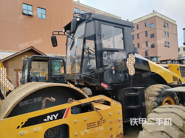 整机左侧（设备外观及核心部件）