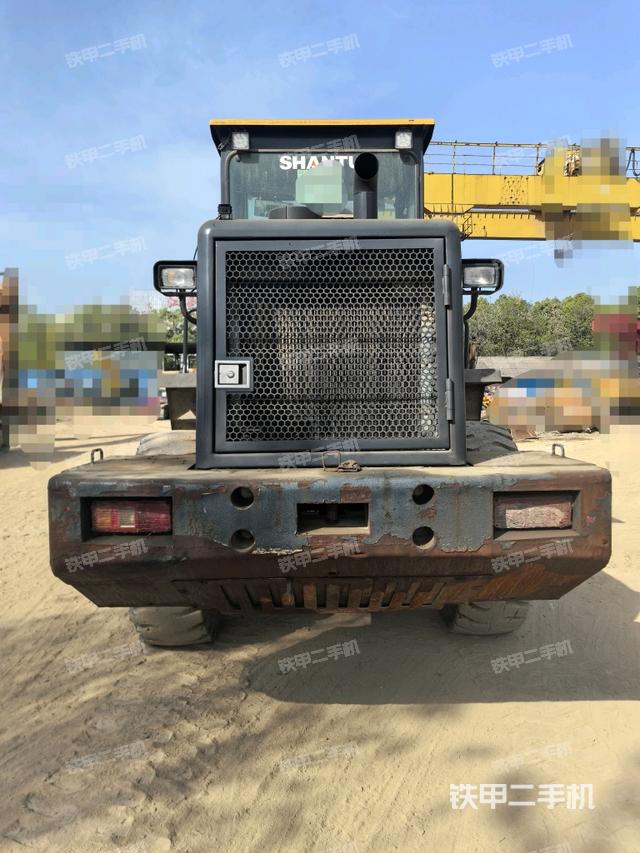 正后方(整機(jī)外觀) 正后方(整機(jī)外觀)
