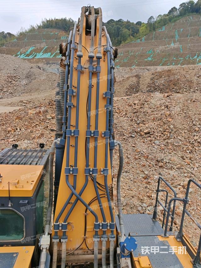 大臂根部 斜视（工作和回转装置）