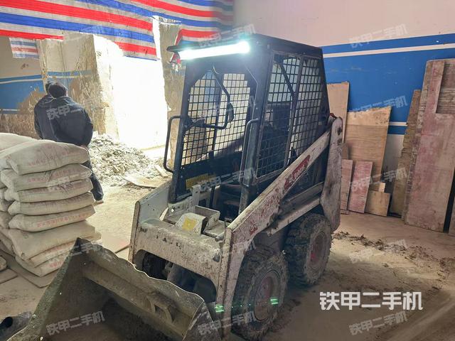 整機左側(cè)(設(shè)備外觀及核心部件) 整機左側(cè)(設(shè)備外觀及核心部件)