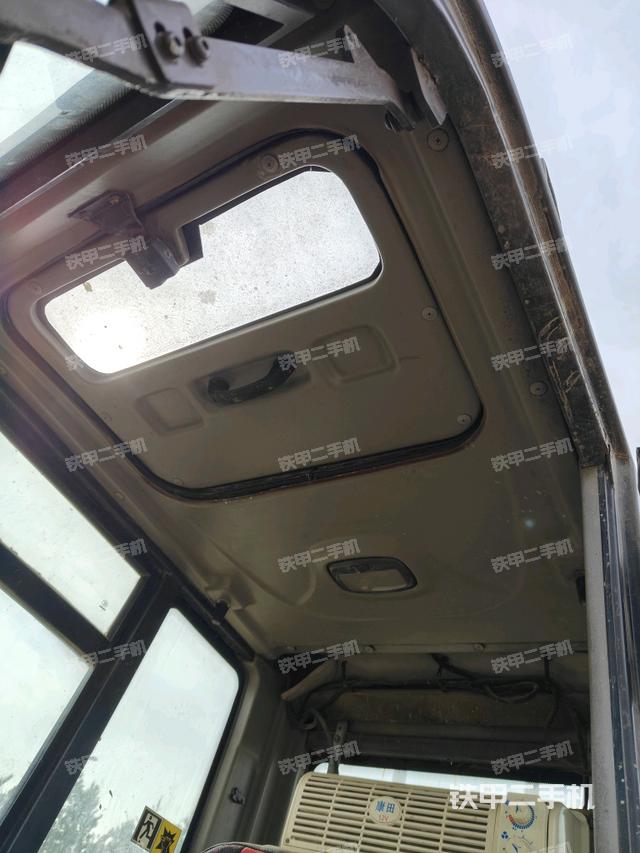駕駛室頂部(整機外觀) 駕駛室頂部(整機外觀)