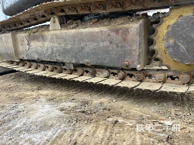 回轉(zhuǎn)馬達(dá)和主控閥（整機(jī)外觀）