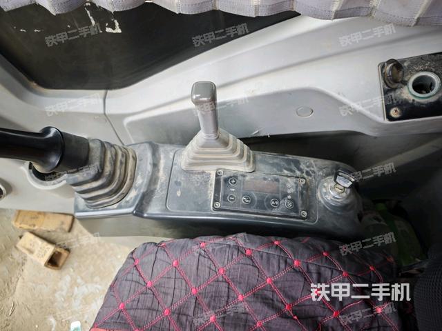 座椅左側(cè)控制臺/音響/含左手柄（駕駛室部分）