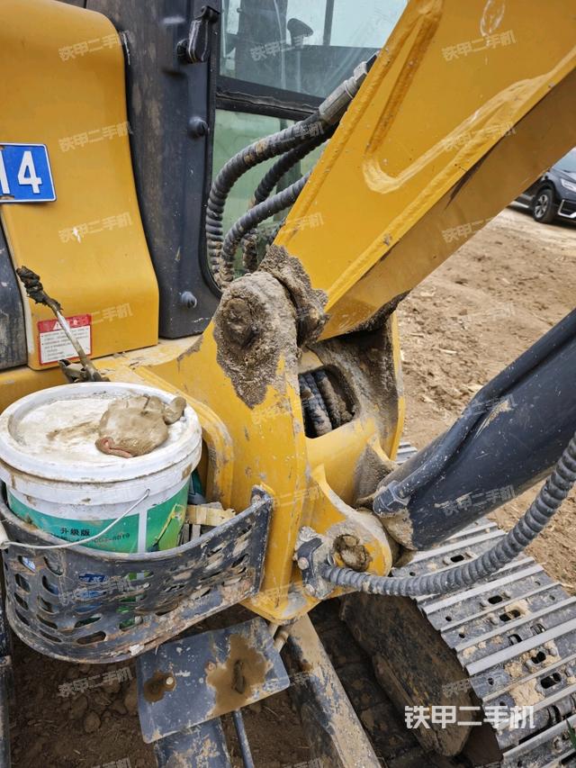 大臂根部?斜（工作和回轉(zhuǎn)裝置）