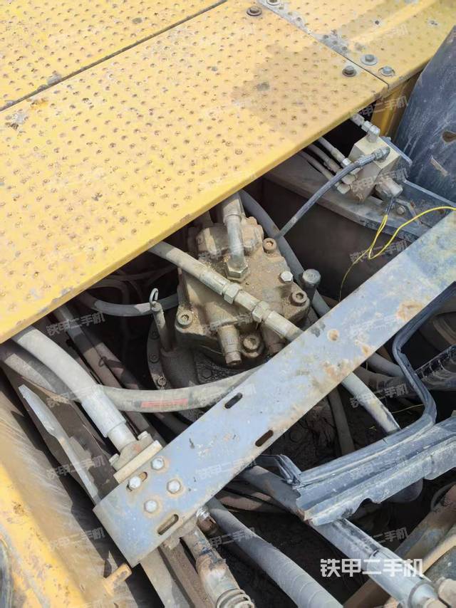 回轉(zhuǎn)馬達(dá)和主控閥（整機外觀）