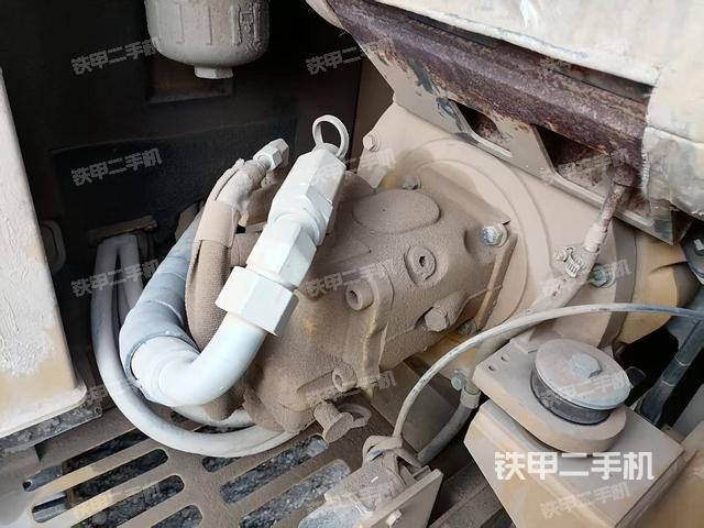 液壓泵艙室正面整體（整機(jī)外觀）